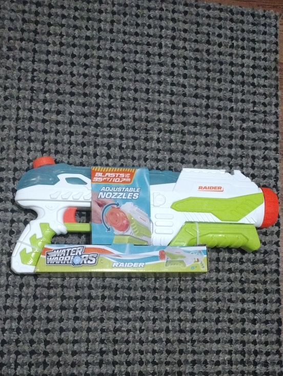 Raider Other - Raider Adjustable Nozzle Water Blaster - White, Green, Blue